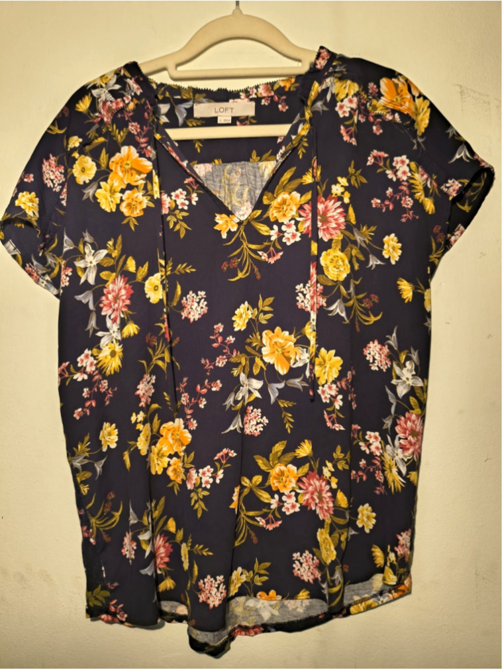 LOFT Navy Floral V-Neck Short Sleeve Tie Woven Blouse Women’s Size S
